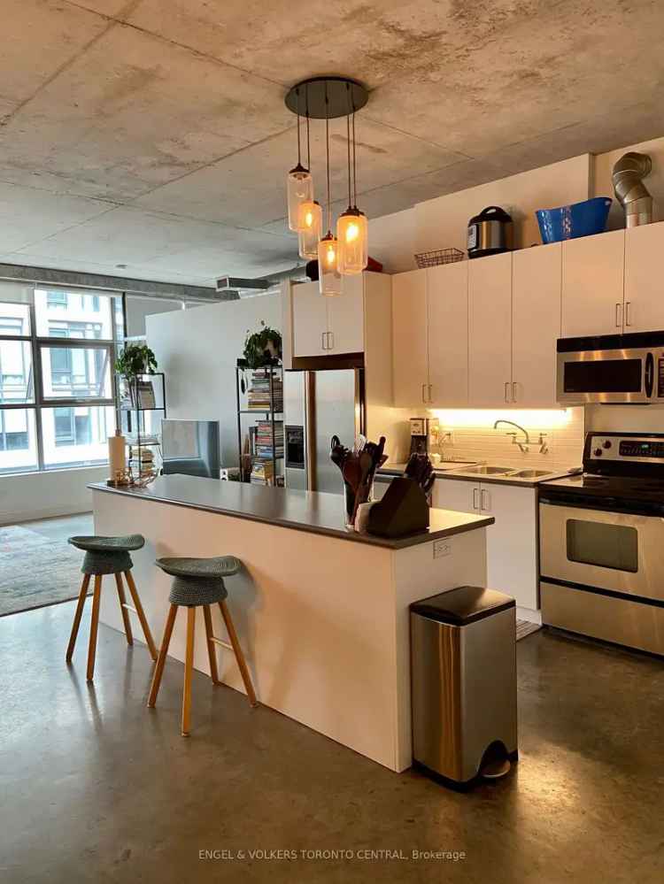 Toronto Queen Spadina Condo 1 Bed Den Exposed Concrete Industrial Chic