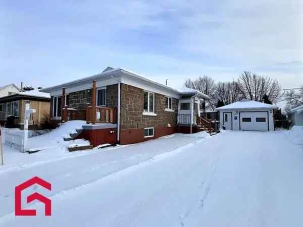 Family Bungalow 3 Bedrooms Finished Basement Near School