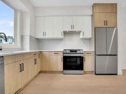Townhouse For Sale in Surrey Grandview Corners