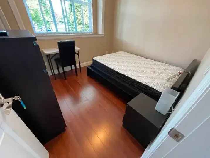 Room for Rent in Newer House