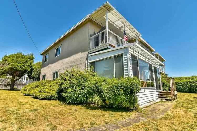 Condo For Sale in White Rock, British Columbia