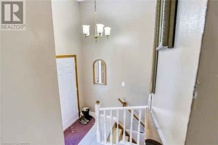 Beautiful Raised Bungalow in Niagara Falls - Family Home or Investment Opportunity