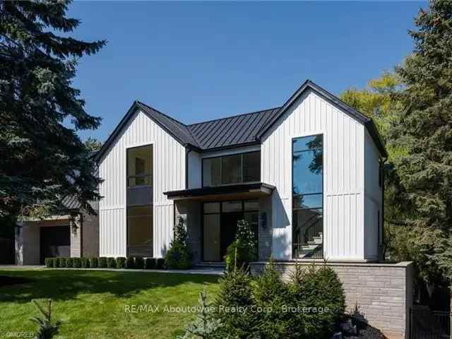 House For Sale in Oakville, Ontario