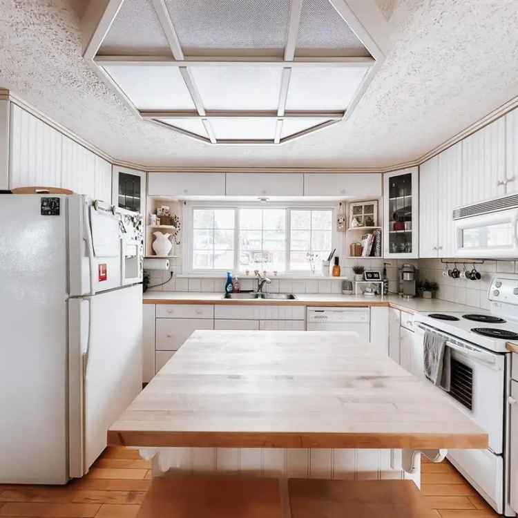 Family Home with Panoramic Views and New Deck