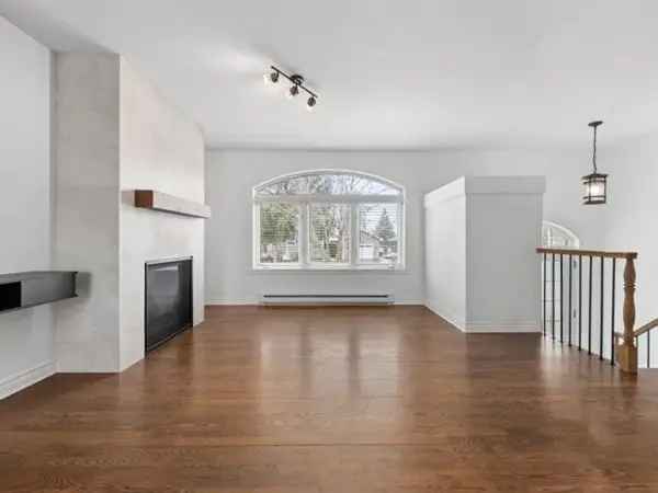 Bungalow for Sale Canal Lac St-Franc	 ois
