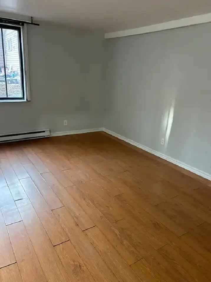 Studio for Rent Cote des Neiges Wifi Included Available Now