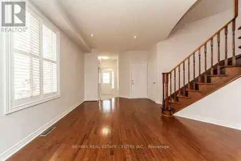 4 Bedroom 200m² Semi-Detached House in Mississauga