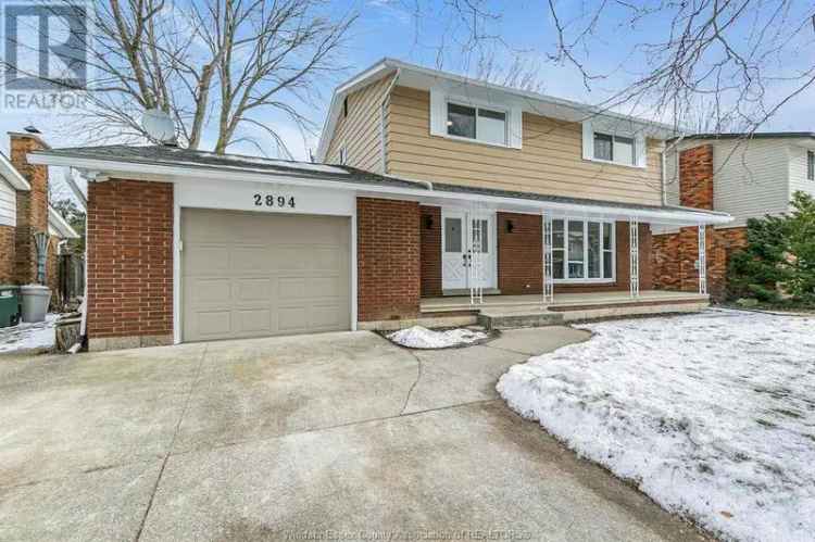 South Windsor Two Storey House - 5 Bedrooms - Updated Kitchen and Flooring