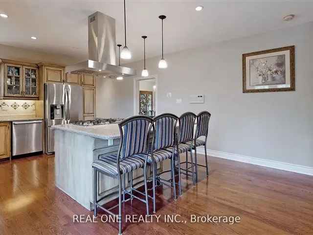 House For Sale in Aurora, Ontario