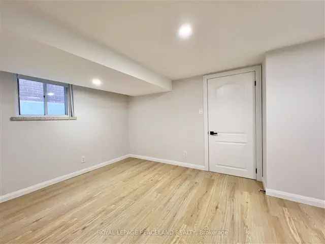 Bright 3 2 Beds Detached Home in Danforth Village