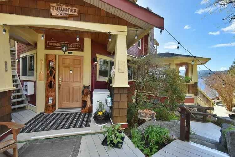 A $4,320,000.00 House/Single Family with 4 bedrooms in Sechelt District, Sunshine Coast