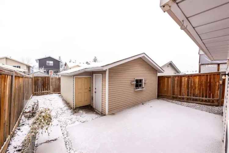 House For Sale in Calgary, Alberta