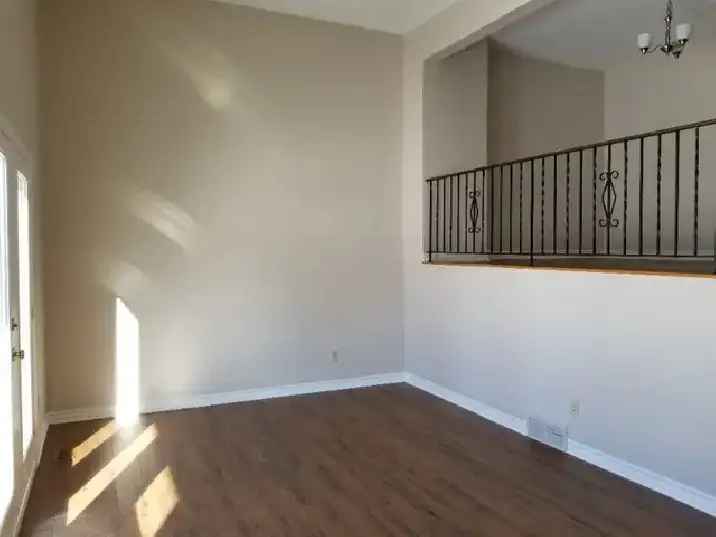 3 Bedroom Townhouse w Finished Basement, Garage & Appliances