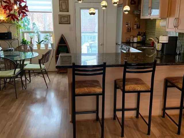 2 Storey Freehold Townhouse Near Yorkdale