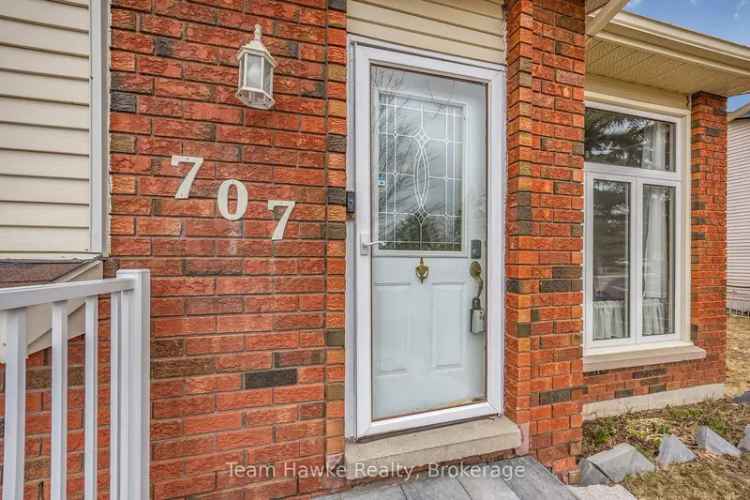 Beautiful 3-Bedroom Home Near Hwy 400 Barrie and Orillia