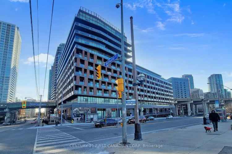 Modern Condo near Waterfront with Amazing Amenities