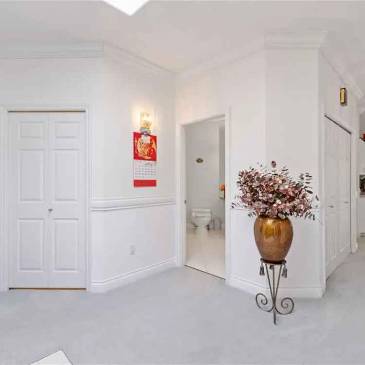 Waterfront Condo in Sunshine Beach Marina with Ocean Views