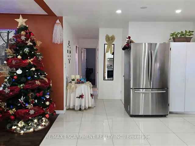 House For Sale in Hamilton, Ontario