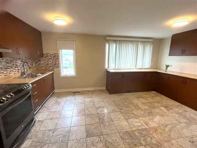 Spacious Family Home Near Humber College