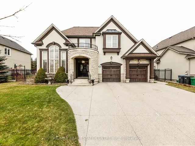 Executive Home in Lorne Park 4 1 Bedrooms 45 Baths