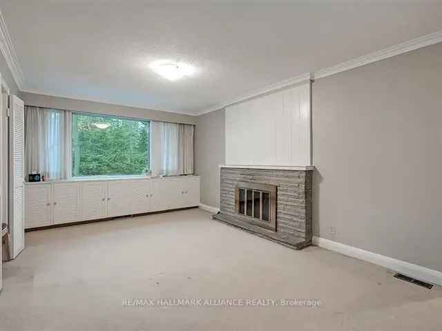 House For Sale in Oakville, Ontario