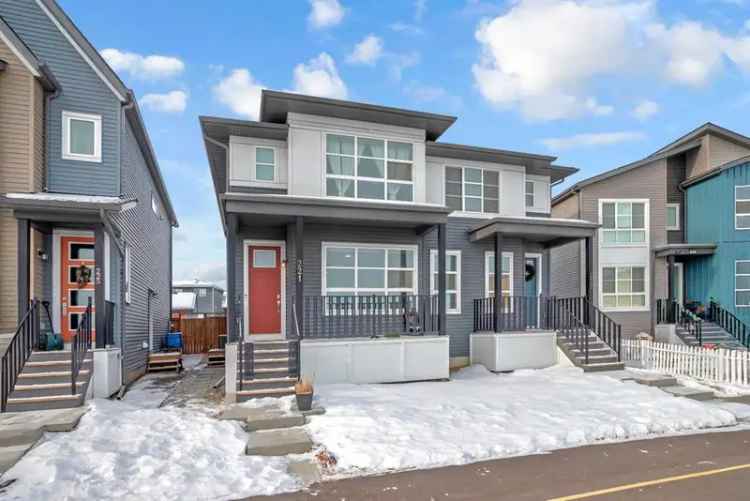 House For Sale in Calgary, Alberta