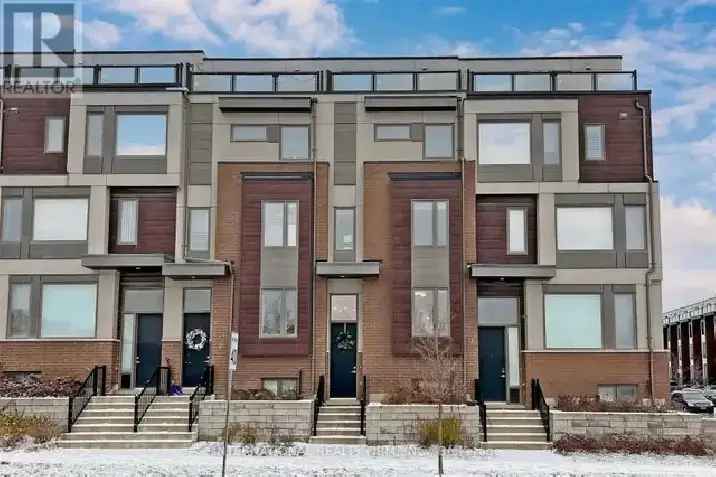 Rent Townhouse in Downsview Park with 4 Beds and 3 Baths