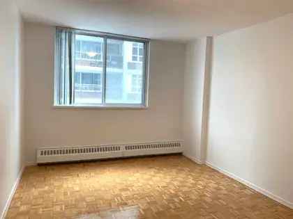 1 room apartment of 327 m² in Toronto