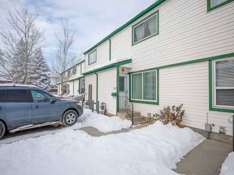 House For Sale in Calgary, Alberta