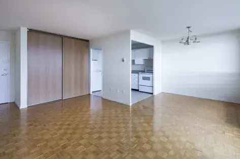 1 room apartment of 371 m² in Toronto