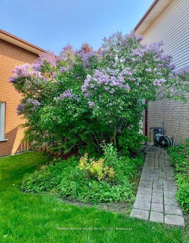 House For Sale in Whitby, Ontario