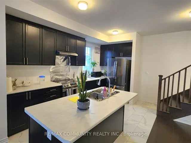 Townhouse For Rent in Oshawa, Ontario