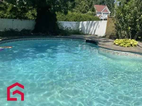 4 Bedroom Bungalow Laurentides Inground Pool Large Yard