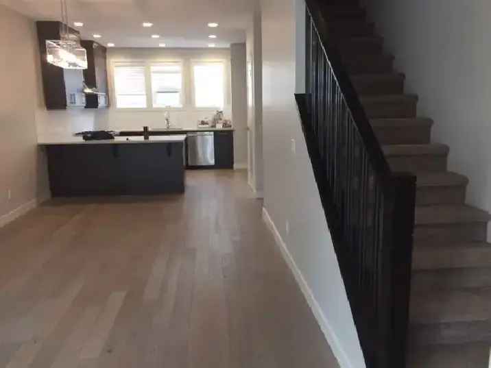 Beautiful Townhouse near University of Calgary