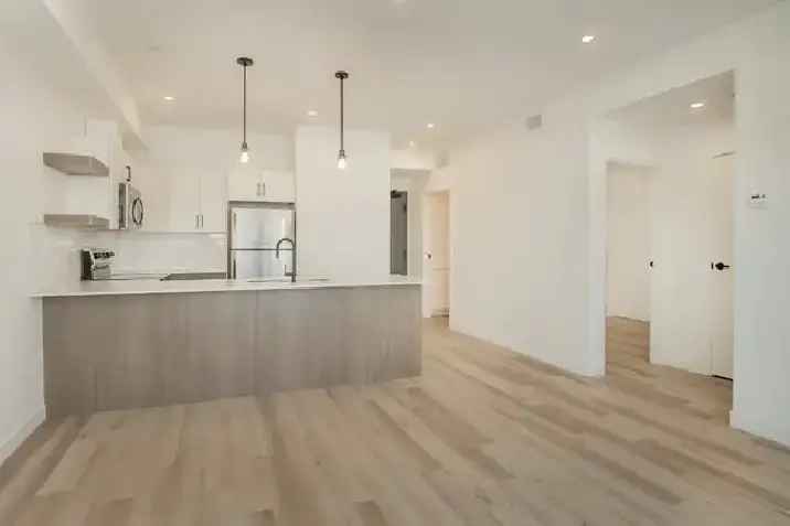 Luxury 2 Bedroom Apartment in West Broadway with Fitness Centre!