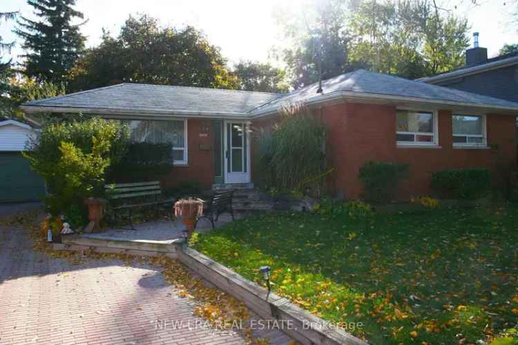 House For Sale in Oakville, Ontario