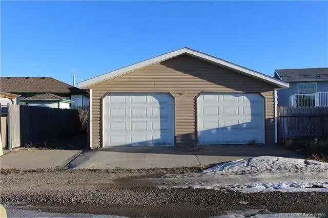3 Bedroom Home North Hill - Park Backing - Finished Basement