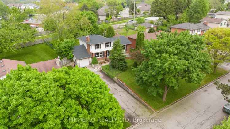 House For Sale in Residence Road, Waterloo, Ontario