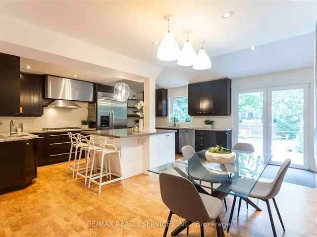 House For Sale in Oakville, Ontario