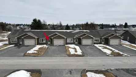 2-Bedroom Condo in Saint-Quentin with Garage and Fenced Patio