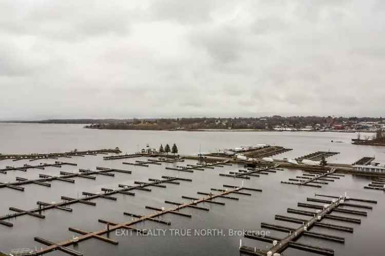 Stylish Bayport Village Townhouse Near Georgian Bay