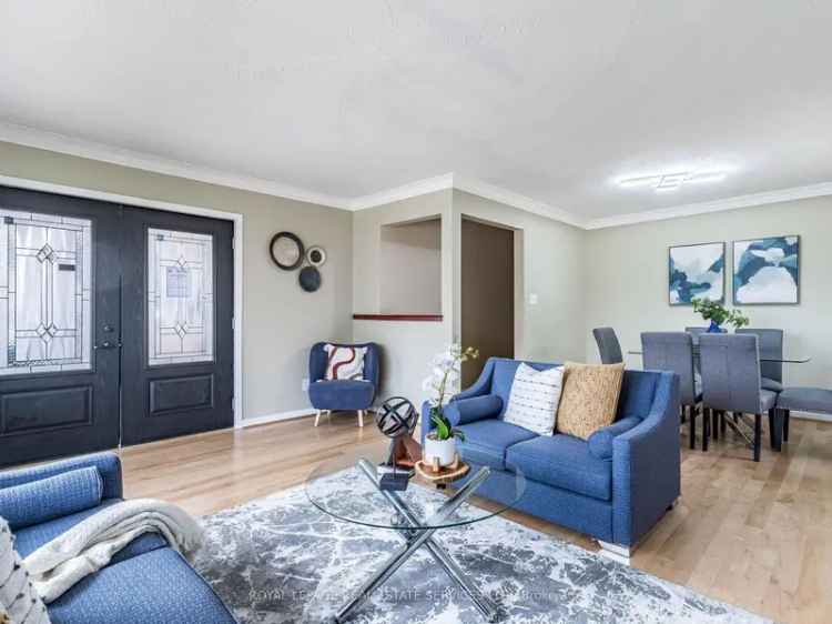 Legal Duplex 6 Beds 2 Kitchens  Elizabeth Street South