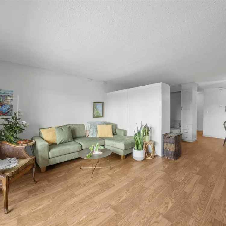 Spacious 1-Bedroom Condo in Cloverdale Near KPU