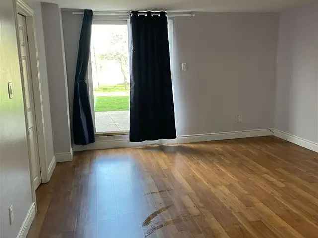 2 Bedroom Walkout Basement Apartment Near Professors Lake