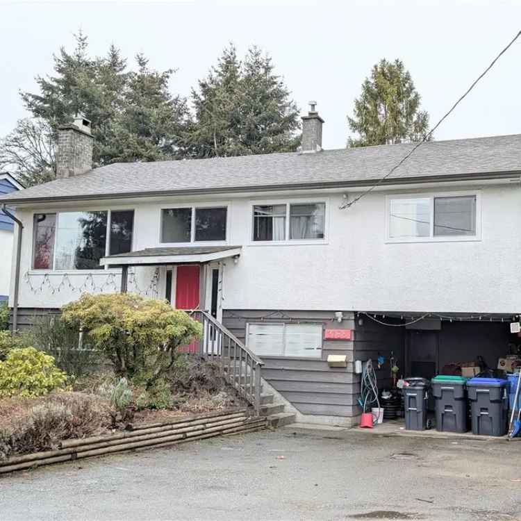 Family Home in Comox - 3 Beds, Large Lot, Needs Updating