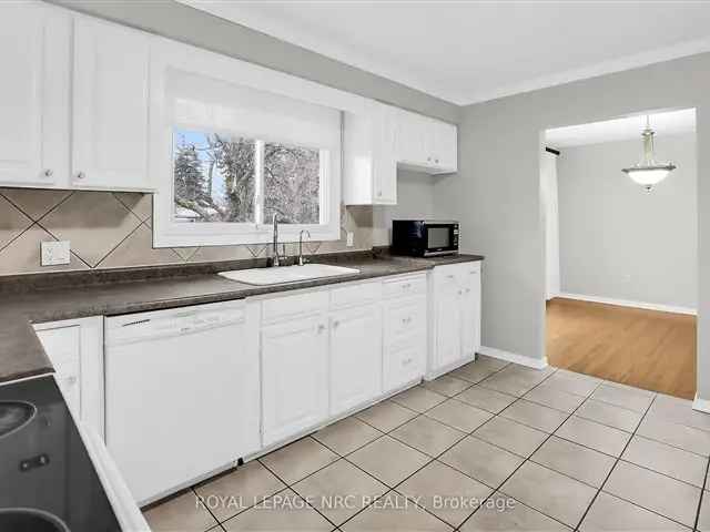 3-Bedroom Kenmore Bungalow Near Brock University