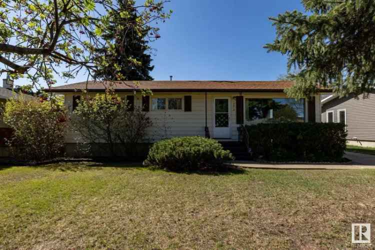 Family Home near West Edmonton Mall 4 Bed 2 Bath