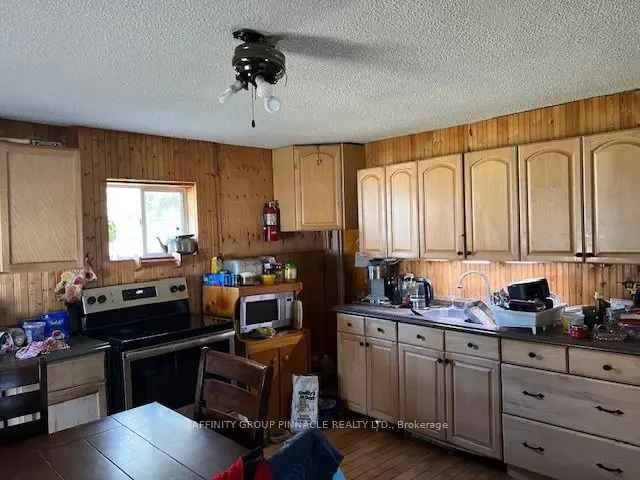 1740 Kirkfield 4 Bedroom Home Large Lot Detached Garage