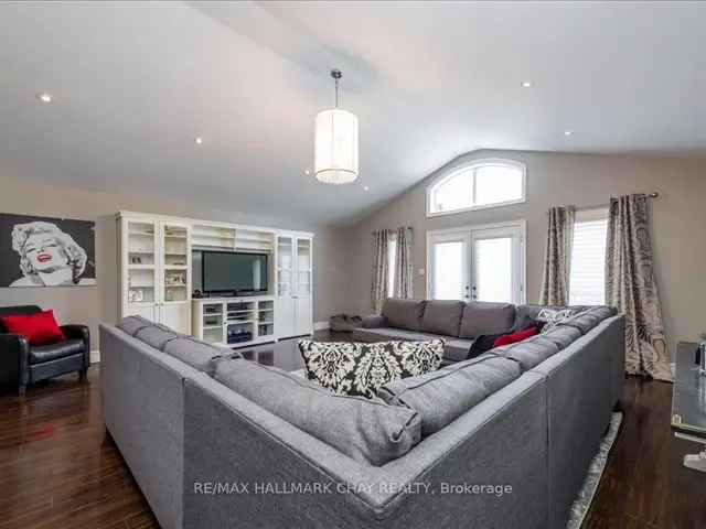 Impressive Custom Built Home in Newmarket 4 Beds 5 Baths