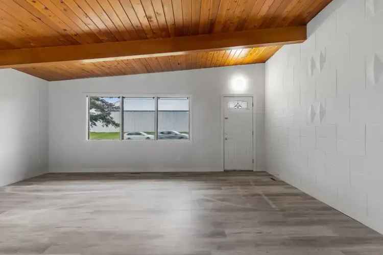 Rent Modern Spacious 3 Bedroom Duplex in Calgary Near Nosehill Park